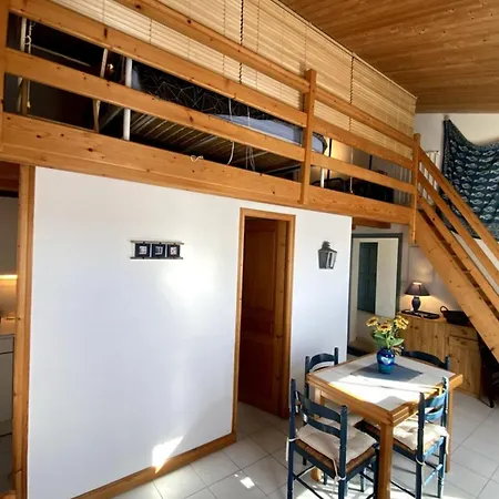T1 With Mezzanine Bedroom Between Port And * Saint-Martin-de-Re